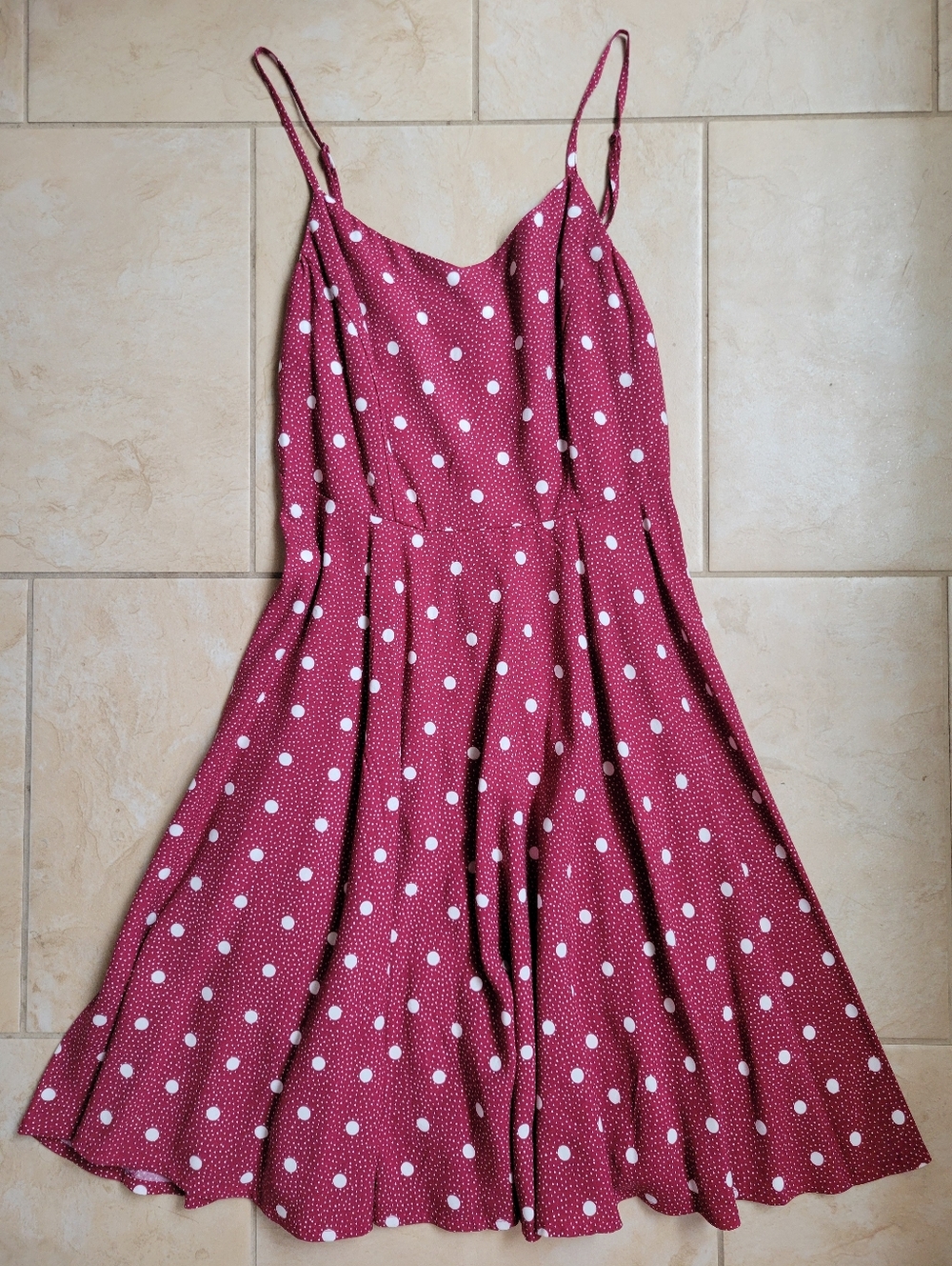 Old Navy Spaghetti Strap Casual Dress in Burgundy and White-XS